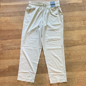 NWT GapFit women's runaround pant khaki casual size small SB18